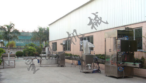 與安琪酵母股份有限公司牽手合作，設(shè)計制造自動膏體灌裝生產(chǎn)線