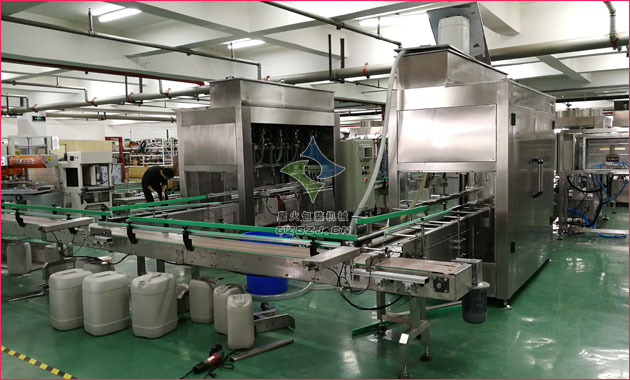 柴油尾氣凈化液灌裝機(jī),全自動柴油尾氣凈化液灌裝機(jī)